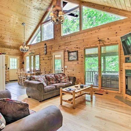 Cabin With Hot Tub And Deck About 12 Mi To Pigeon Forge! Sevierville Eksteriør billede