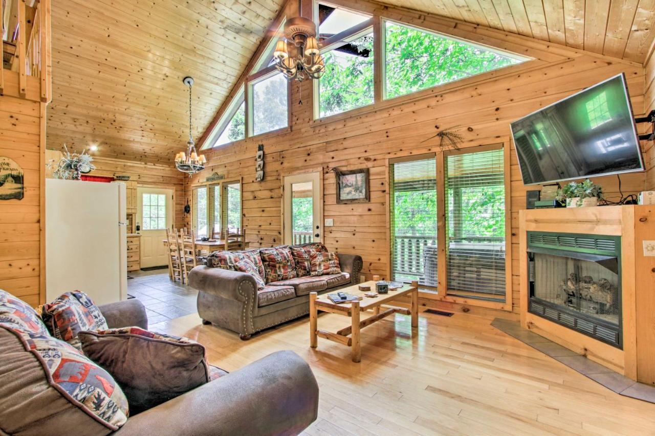 Cabin With Hot Tub And Deck About 12 Mi To Pigeon Forge! Sevierville Eksteriør billede