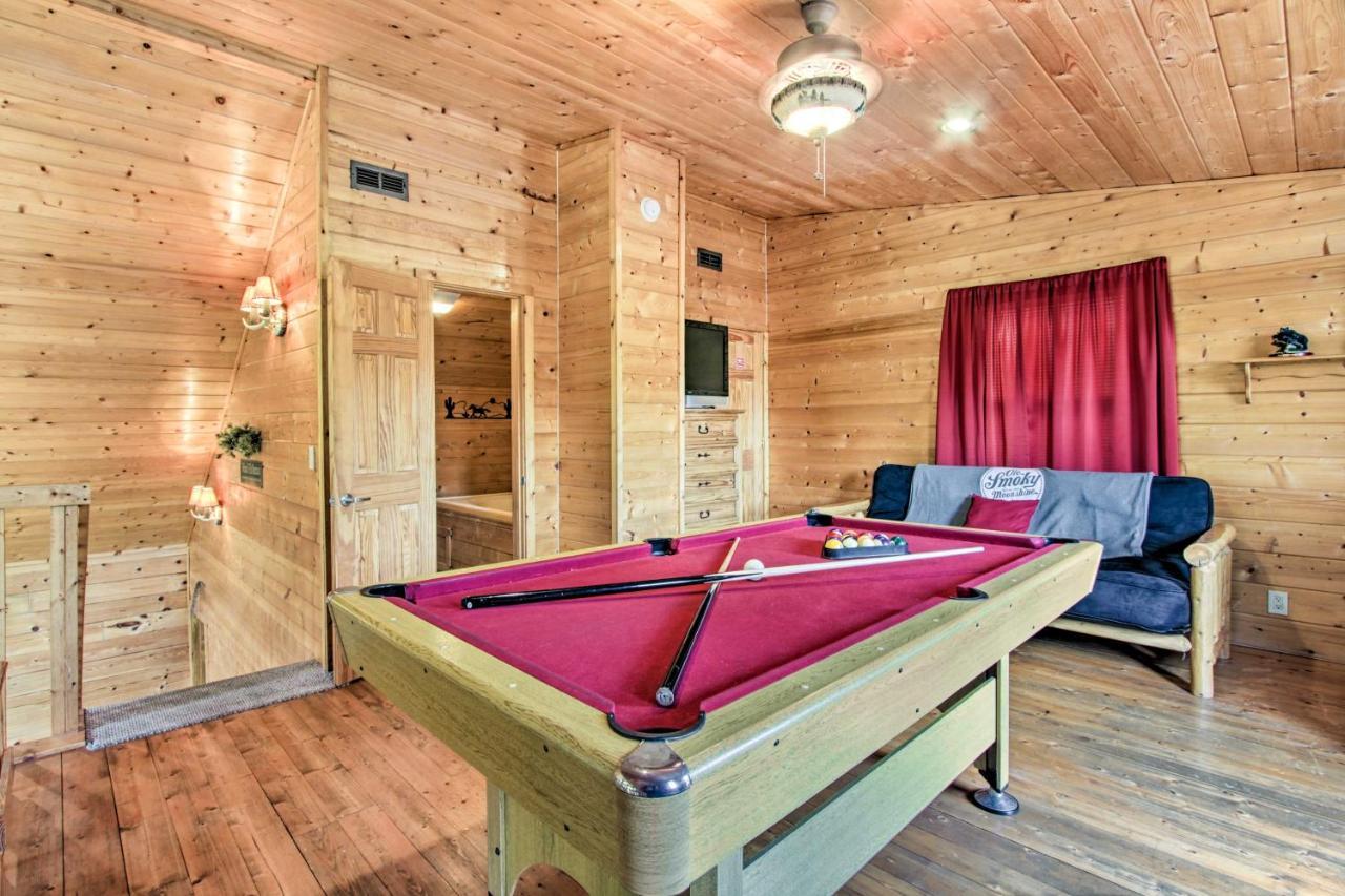 Cabin With Hot Tub And Deck About 12 Mi To Pigeon Forge! Sevierville Eksteriør billede