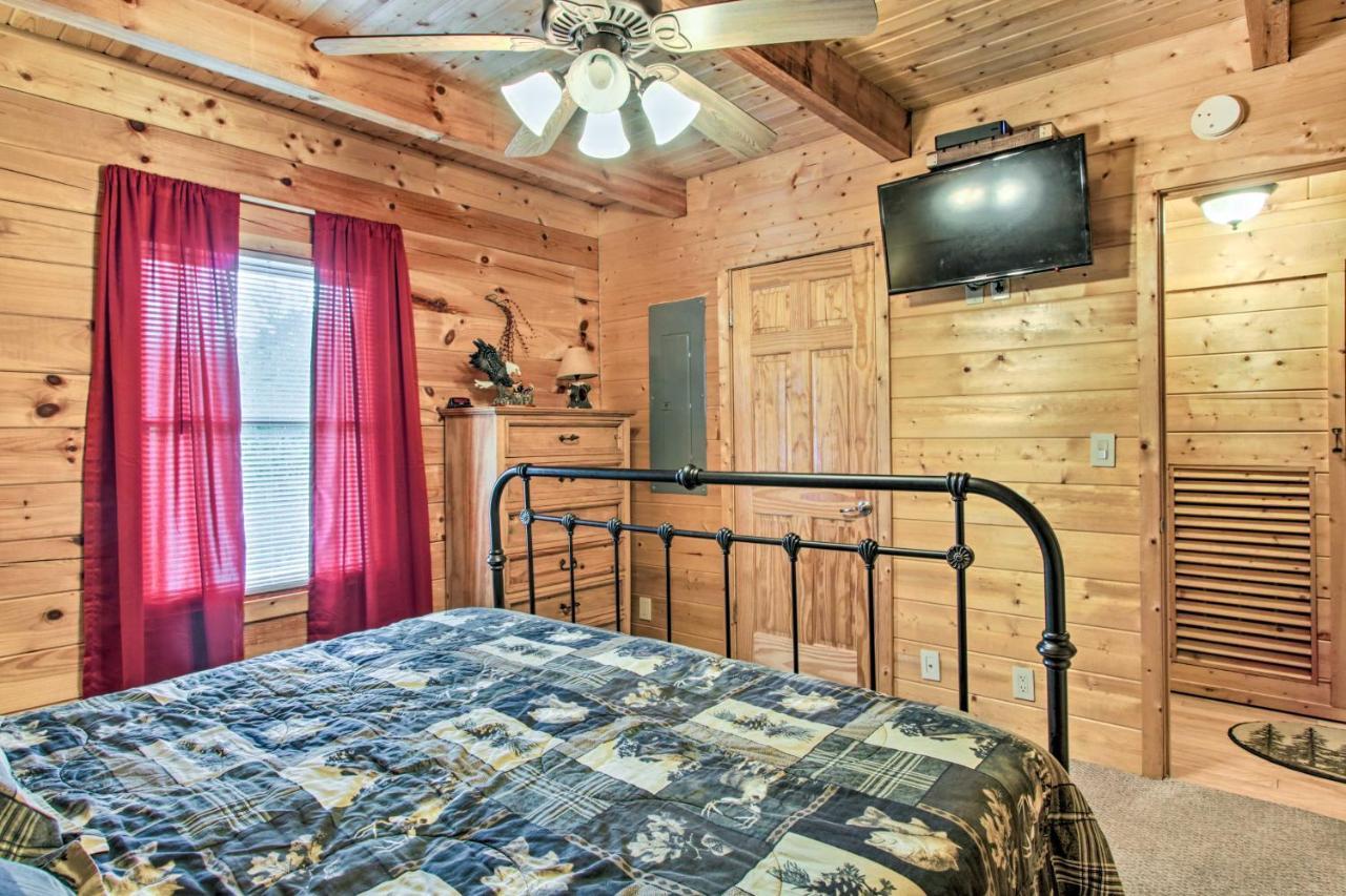 Cabin With Hot Tub And Deck About 12 Mi To Pigeon Forge! Sevierville Eksteriør billede