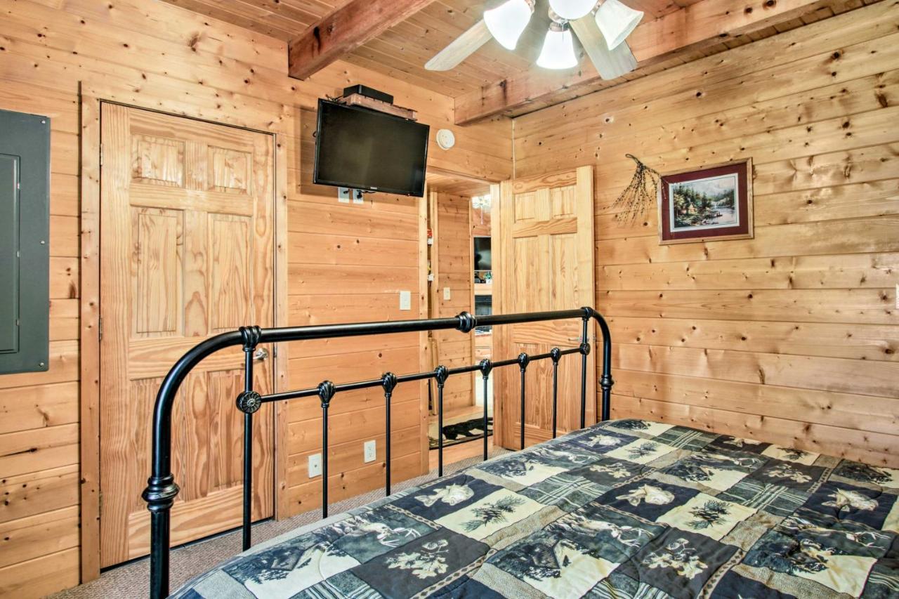 Cabin With Hot Tub And Deck About 12 Mi To Pigeon Forge! Sevierville Eksteriør billede