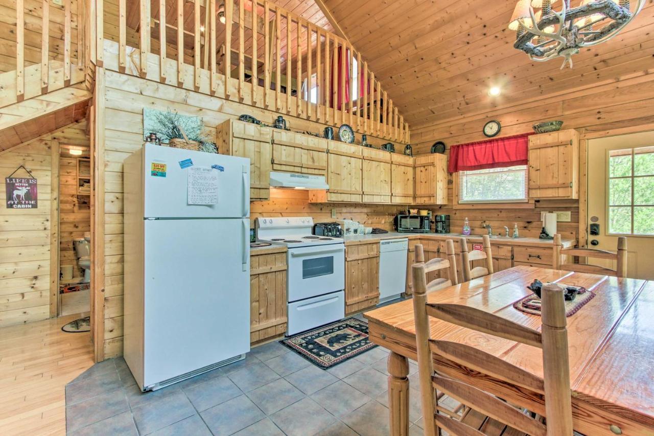 Cabin With Hot Tub And Deck About 12 Mi To Pigeon Forge! Sevierville Eksteriør billede