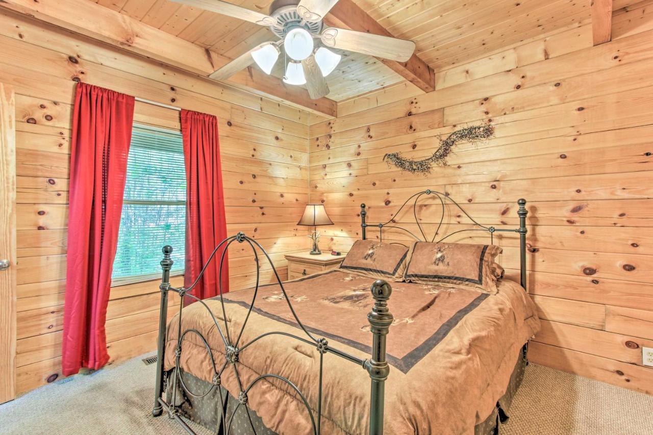 Cabin With Hot Tub And Deck About 12 Mi To Pigeon Forge! Sevierville Eksteriør billede
